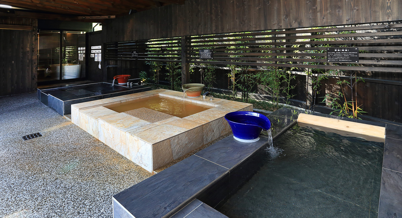 金温泉と3種のお風呂 花菖蒲