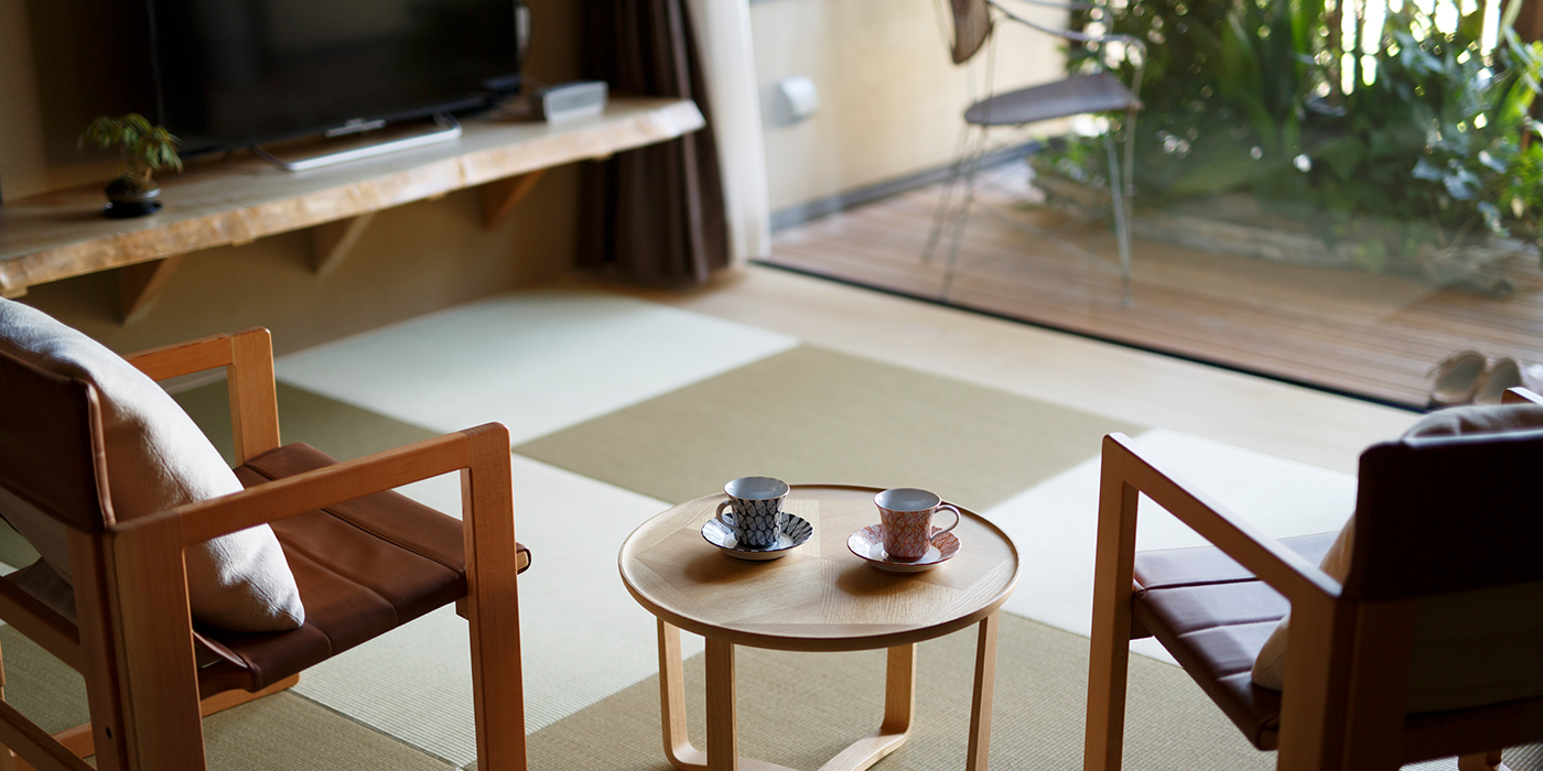 NISHI is divided into a living room with tatami mats and a bedroom.