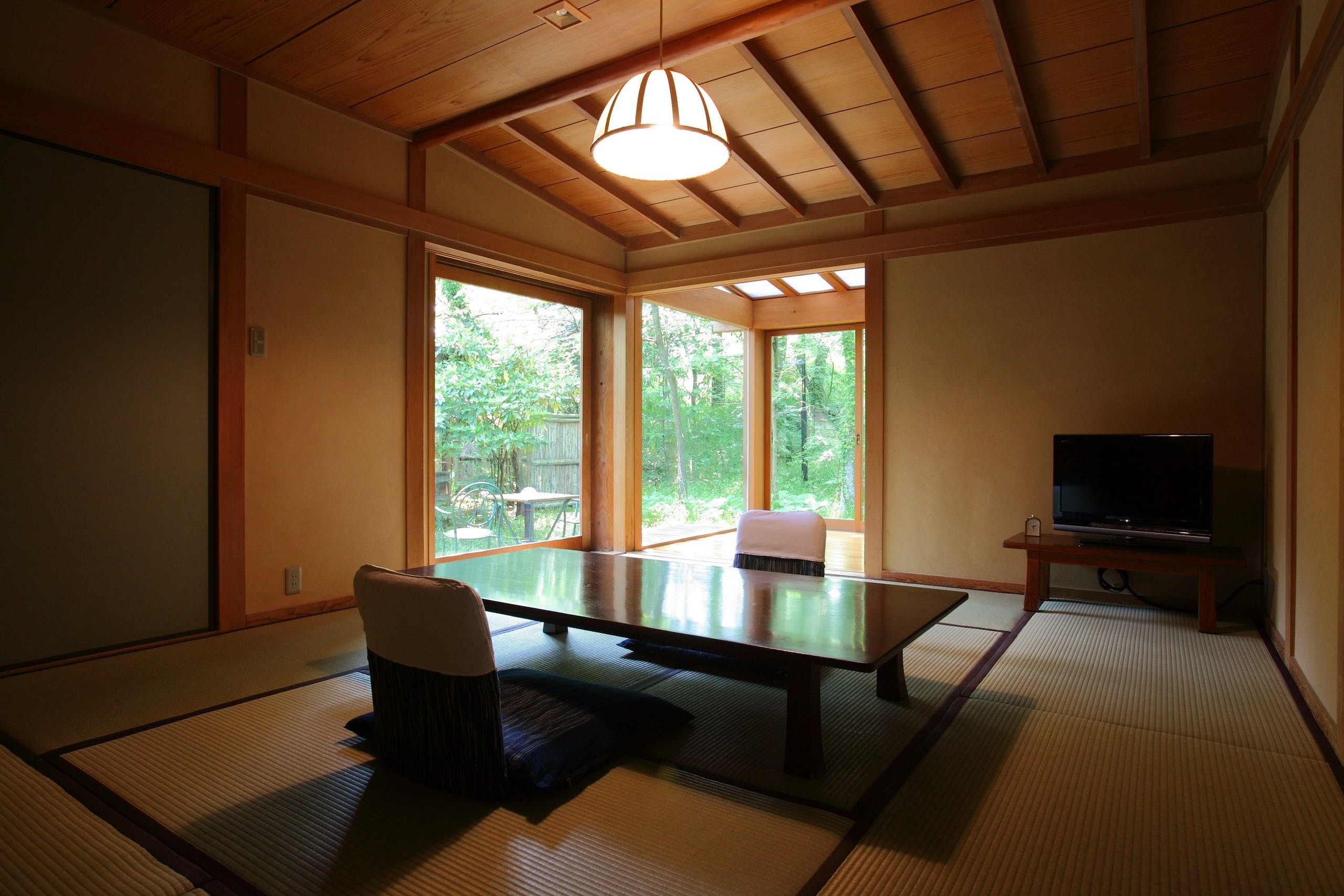 10 tatami+8 tatami(Japanese/Western) Separated room with terrace